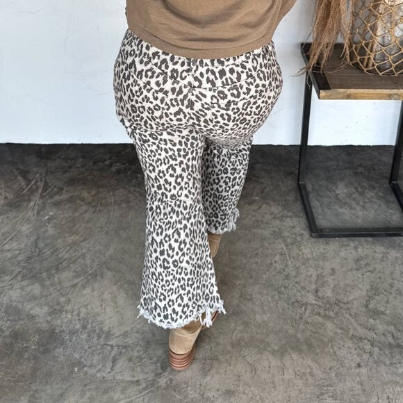 Blakeley Urban Non Distressed Cheetah Jeans - Picture 3 of 8